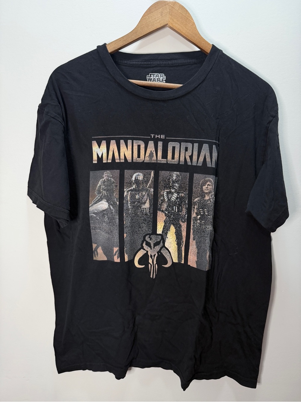 Star Wars The Mandalorian Black Graphic Tee Size L 27.5x24